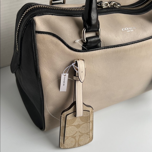 Coach Tan Luggage Tag with gold hardware in signature canvas - Picture 10 of 10